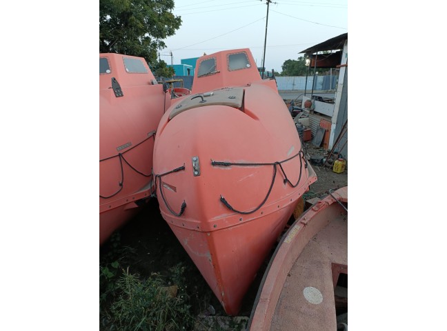 13 PERSON LIFE BOAT